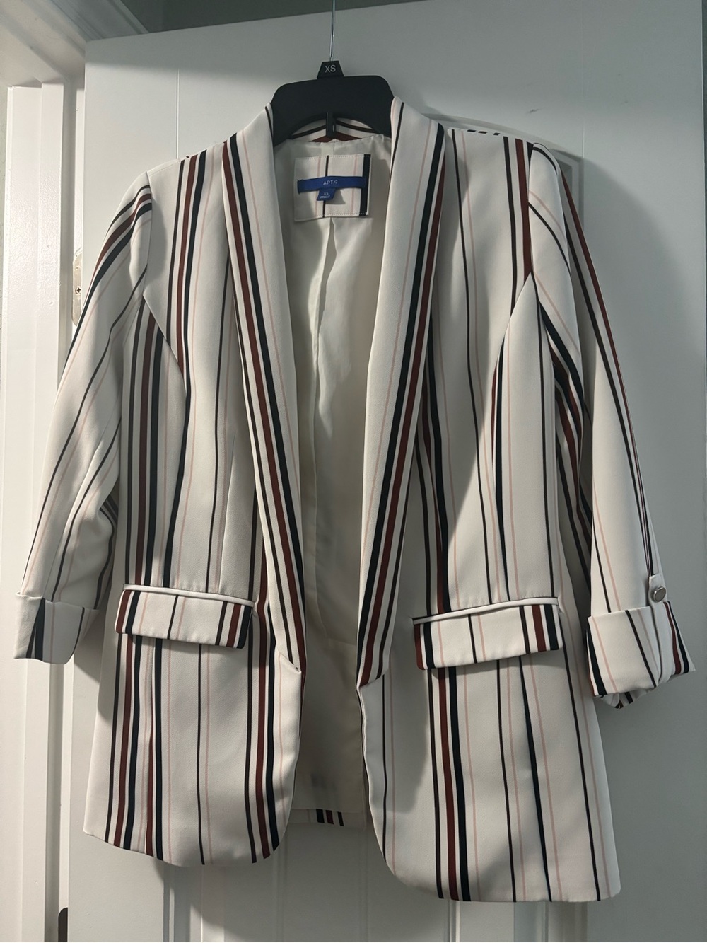 Apt. 9 White Blazer with Black, Maroon, Pink Stripes